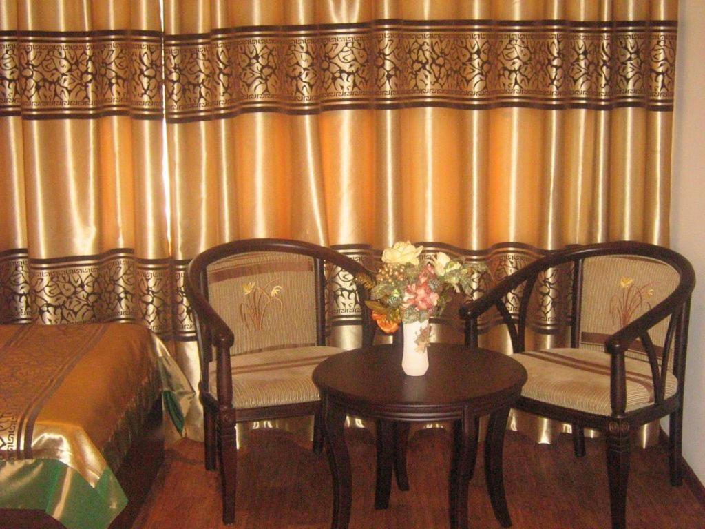 Kausar Hotel Alma-Ata Kamer foto