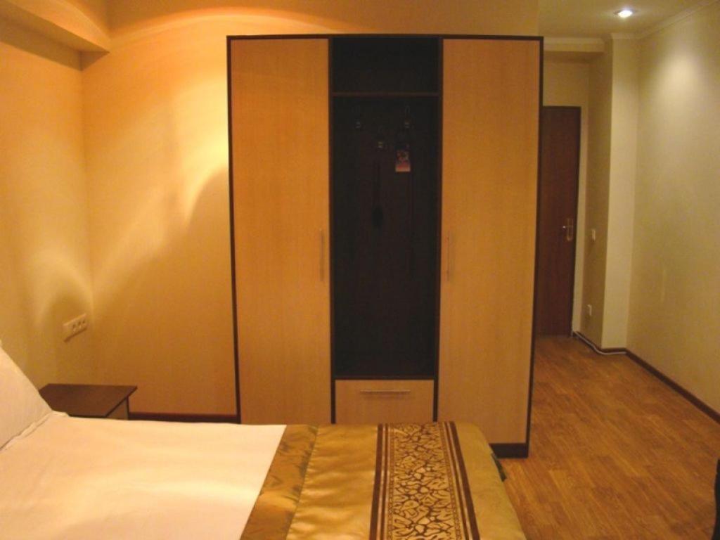 Kausar Hotel Alma-Ata Kamer foto