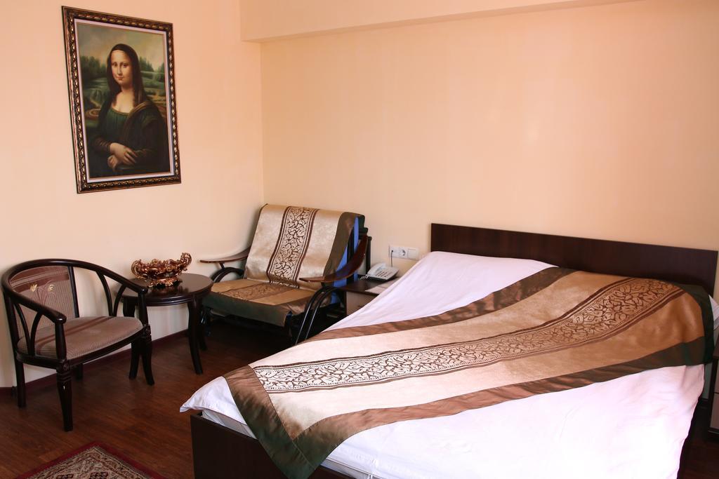 Kausar Hotel Alma-Ata Buitenkant foto