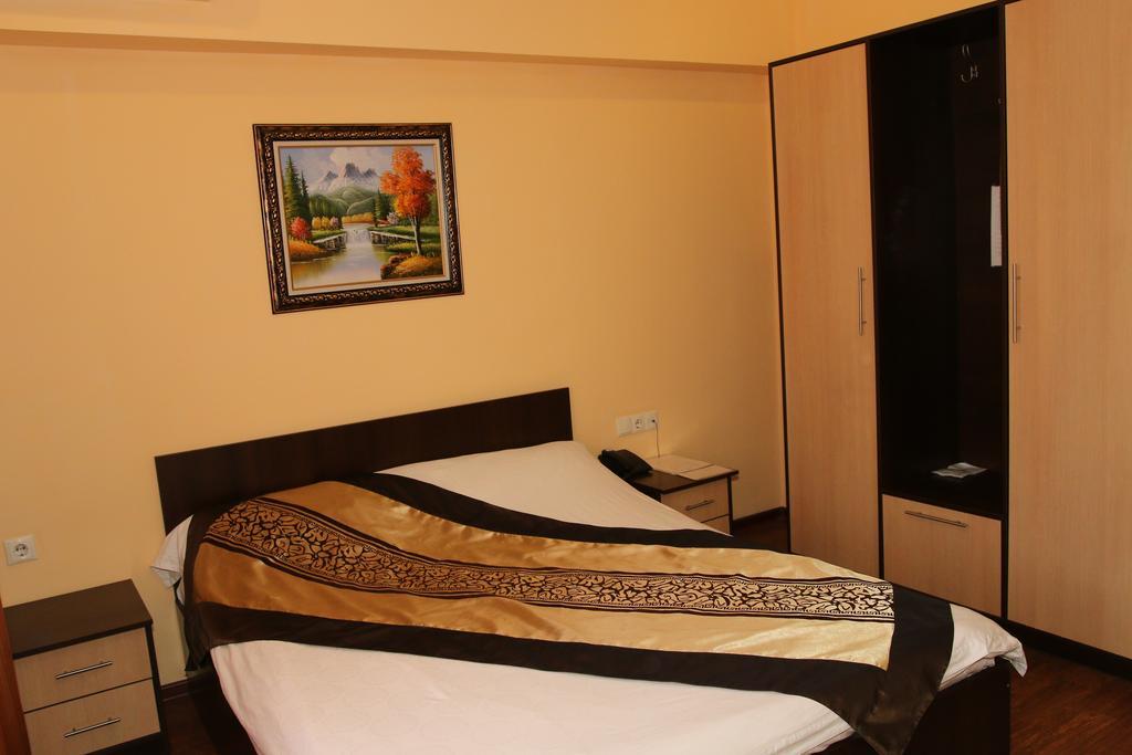 Kausar Hotel Alma-Ata Kamer foto