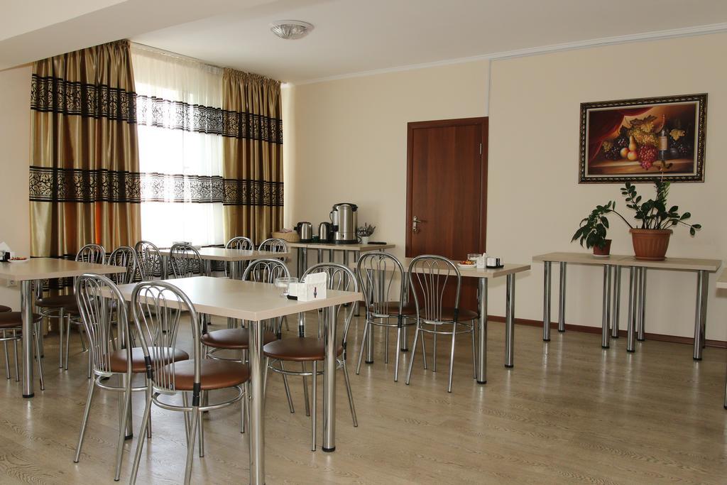 Kausar Hotel Alma-Ata Buitenkant foto