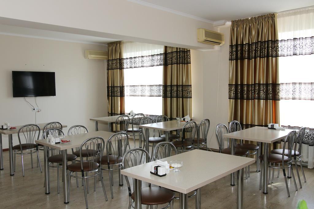 Kausar Hotel Alma-Ata Buitenkant foto