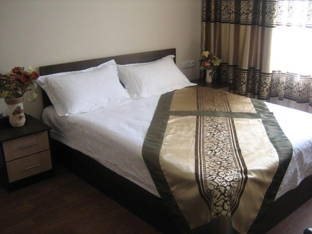 Kausar Hotel Alma-Ata Buitenkant foto